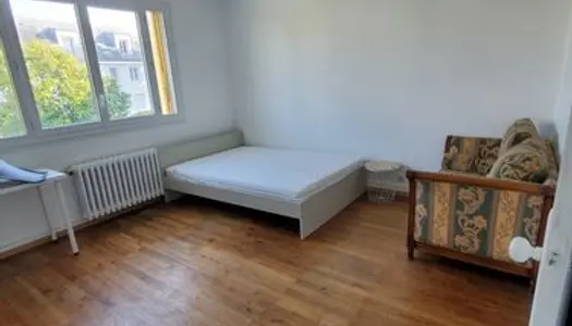 Chambre meublée colocation 360