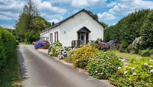 FINISTÈRE: Près de Huegoat. Maison entièrement meublée avec