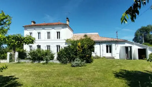 Maison en pierre avec dépendances et 