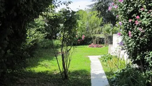 RARE dans villa avec jardin F2 meublé 