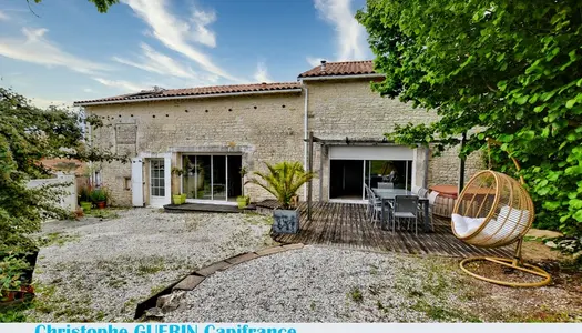 Dpt Charente (16), à vendre  maison P7 de 181 m² - Terrain de 760,00 m² 