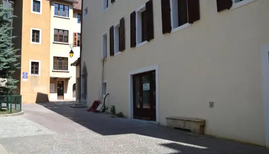 Location Immeuble 57 m² à Annecy 2 200 € CC /mois