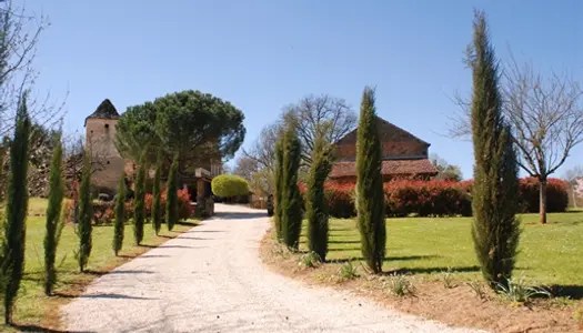 Ancienne ferme restaurée avec deux fabuleux gîtes et piscine sur un terrain de 1.2 ha