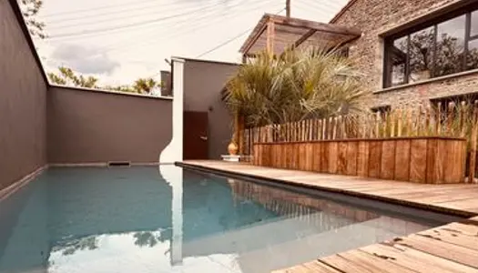 Maison rénovée avec piscine 