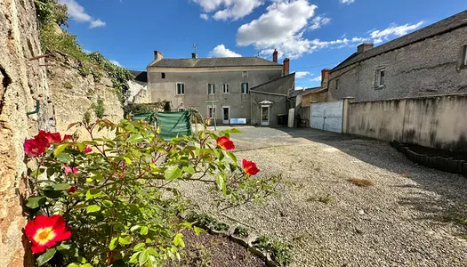 Maison de centre ville de Doué la Fontaine 4 chambres