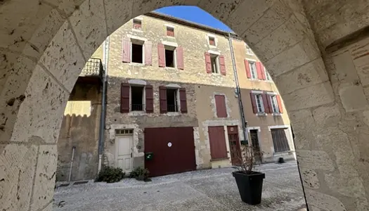 Maison de village en pierres avec garage à Monflanquin 