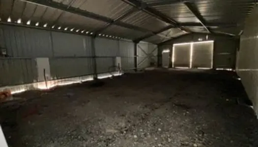 Local / hangar 120 m2 + 30 m2 de parking couverts