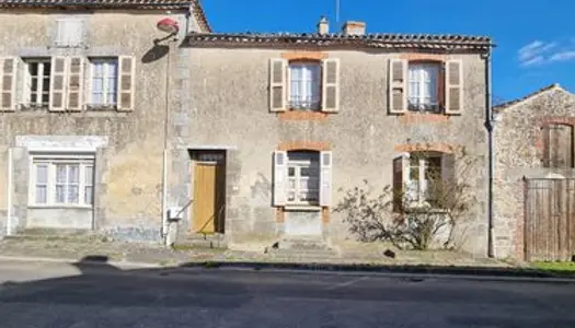 Dans un village du Haut-Limousin venez découvrir cette ancienne maison en pierres