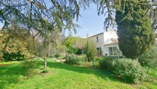 Grande maison de ville de type 5 avec abri de voiture/ jardin et