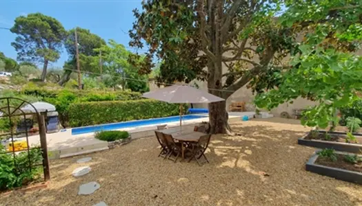 Grande maison de famille ou chambre d'hôtes avec garage, jardin et piscine 