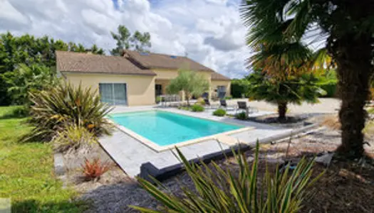 Maison familiale - piscine - terrain 4022m2 