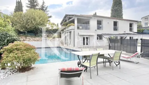 LOCATION VILLA 7P 200 M2-MOUGINS-PISCINE 