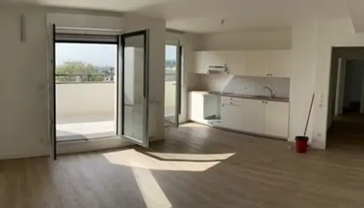 Appartement a loue au dernier étage