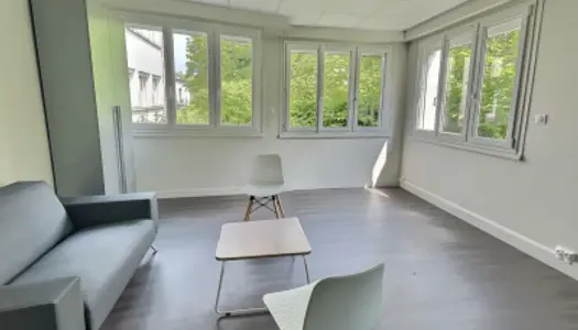 Bureau 65 m² 