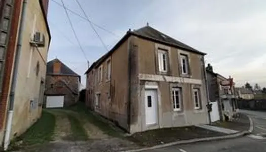 Maison de bourg La Chapelle Au Riboul 5 pièce(s) 98m²