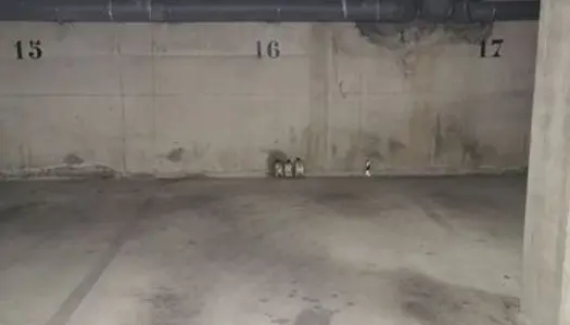 Lot de 3 parkings en sous sol à Massy 