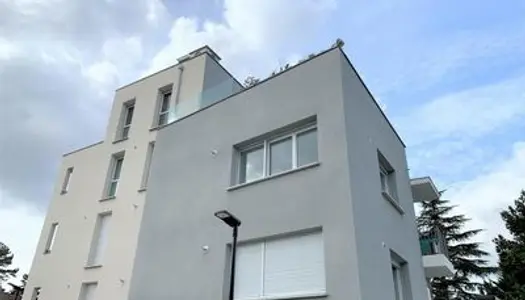 L'INATTENDUE : Beau studio avec balcon à CALUIRE ET CUIRE