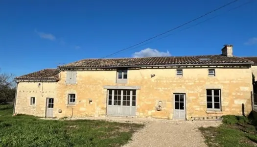 Charmante Maison de Trois Chambres Renovée avec des Materiaux Traditionnels