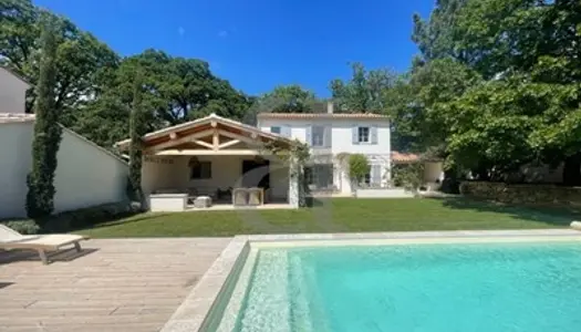 Villa avec piscine MASSIF D UCHAUX 