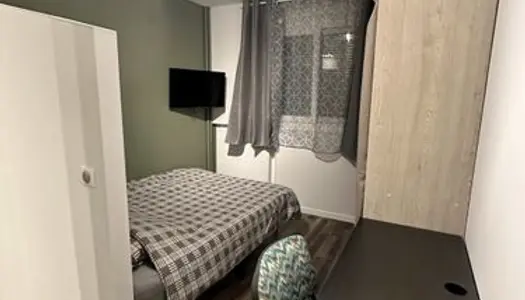 Colocation neuve chambre avec salle de bain, tv 
