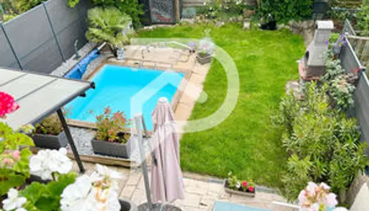 Maison de ville avec son jardin, sa piscine et son double garage - 6 pièces (143 m²) 