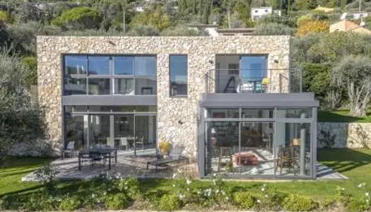 Rare, villa d'architecte récente avec vue panoramique, au calme absolu à vendre à Grasse