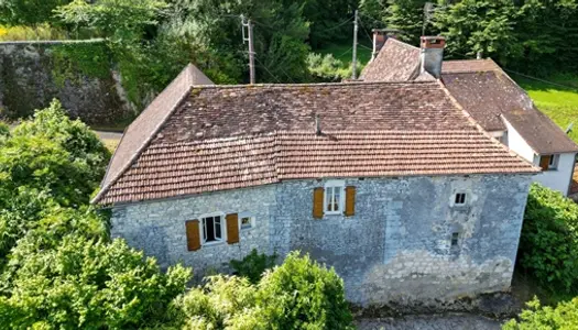 Souillac, Ensemble de 2 maisons et grange sur 928m² de terrain. 