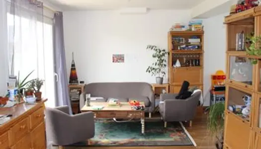 Maison rénovée, chambre de 16m2, proche UBS 