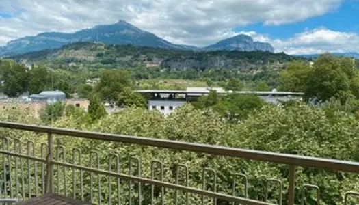 Chambre en colocation dans T3 vue montagnes - Chambéry centre