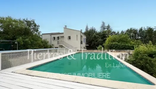 Luberon, propriété avec piscine et vue dégagée en campagne 