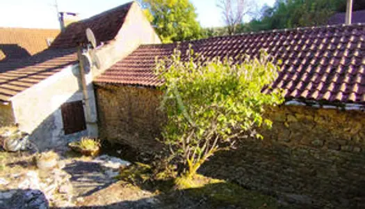 Ensemble en pierre à restaurer: maison, grange, terrain, 10min de Prayssac