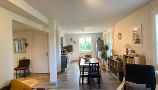 Location appartement avec garage, terrasse et jardin, entre Genève, Annecy et Aix-les-Bains 