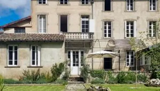 Vaste et élégante maison de maître rénovée de 7 chambres avec jardin et vue 