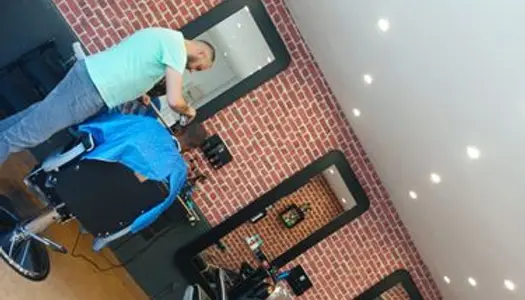 Local commercial Salon de coiffure/Barbershop 