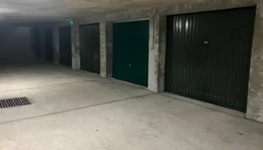 Grand garage de 18,5 m2 dans petite résidence sécurisée 