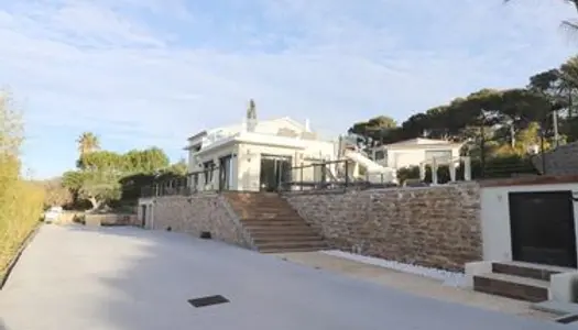 Magnifique villa avec piscine et vue mer entre Bandol et Sanary-sur-Mer