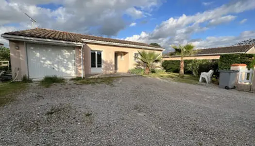 Villa T4 de m2 avec garage sur un terrain clos de 600 m2