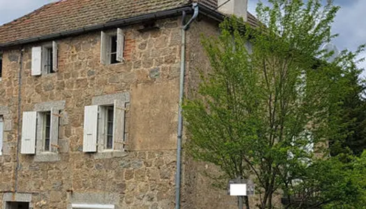 Maison en pierres avec petit terrain Chambon sur Lignon 