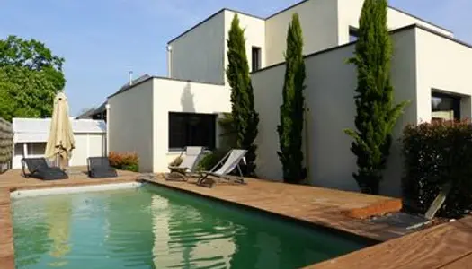 Vends Belle maison contemporaine 200m² avec piscine,T6 à Betton - 4 chambres 