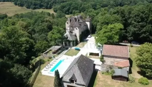 Cantal - Château XIII - XVIIIème siècle - Piscine 
