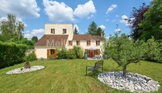 Grande maison de caractère avec grand jardin arboré 