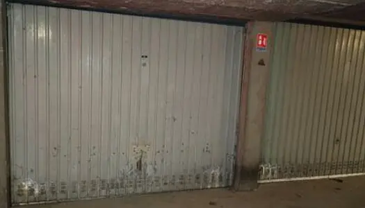 Garage Box fermé 14m2 RER bras de fer
