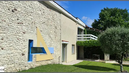 DEMEURE D'ARCHITECTE SUR MONTLIEU LA GARDE 