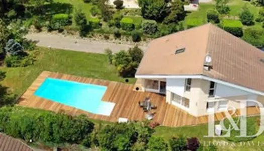 Très belle villa avec vue splendide sur les massifs environnant