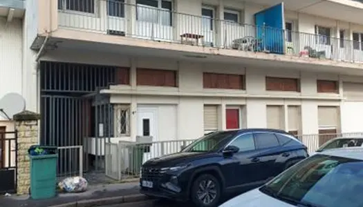 Studio de 13 m² avec balcon