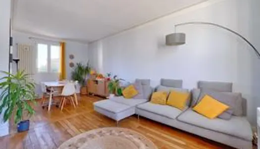 Maison meublée À Louer - 3 chambres - terrain 255 m2 - 2250€ 