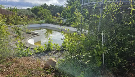 Maison à Rebâtir avec piscine 