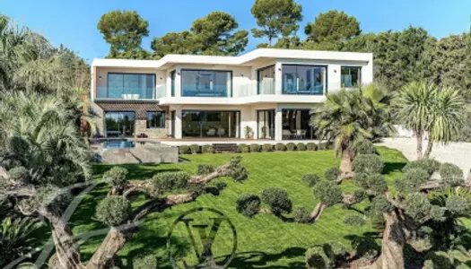 Superbe villa moderne au calme à louer à Mougins