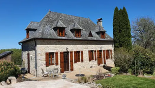 MAISON DE CARACTÈRE AVEC PISCINE EN XAINTRIE