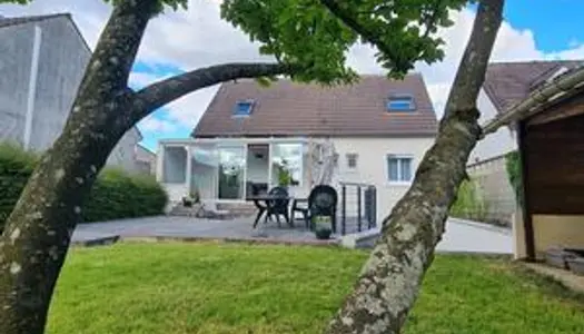 Maison de 7 pièces sur s/sol et terrain de 970m² 